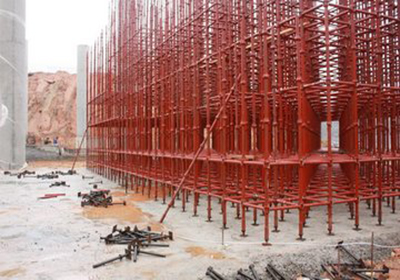 沈陽腳手架突倒塌眾人救傷者!